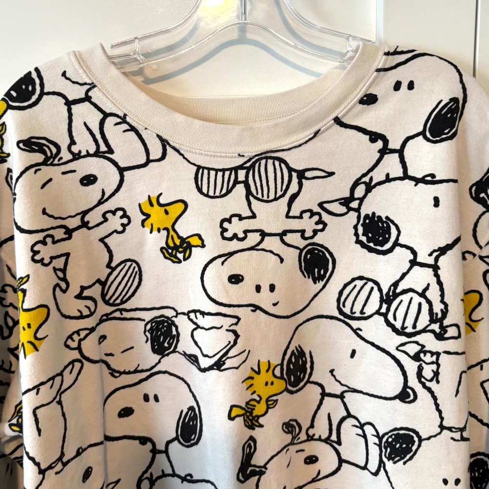 Peanuts Cream Snoopy and Woodstock Print Sweatshirt in Size L - Picture 3 of 10